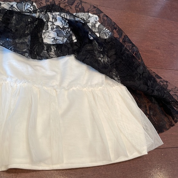 Black and white lace skirt - Picture 5 of 5